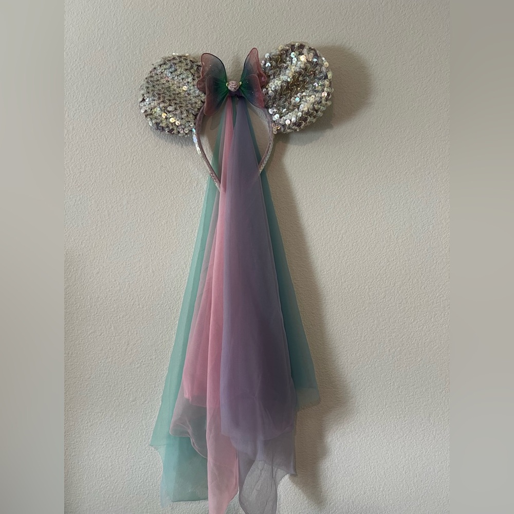 Sequin Minnie Mouse Ears with Multicolor Veil and butterfly 🦋